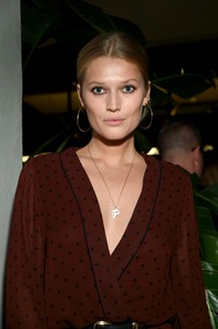 Toni Garrn 6bade5906186564