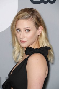 Lili Reinhart  8fb511897856934