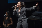 Деми Ловато (Demi Lovato) performing at Free Radio Live in Birmingham, 11.11.2017 (16xHQ) Edfad8656406733