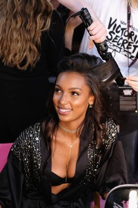 Jasmine Tookes - Sayfa 2 475b1e1027964104