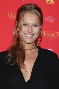 Toni Garrn F01686906185594