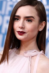 Lily Collins 4b8cdd902531504