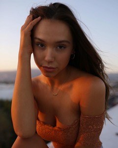 Alexis Ren 2658851009280984