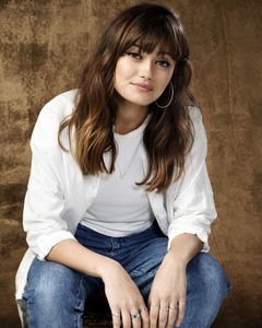 Ella Purnell Ea01e7888032054