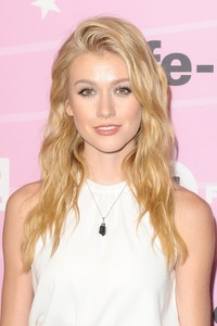 Katherine McNamara - Sayfa 2 775e8f1046718834