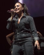 Деми Ловато (Demi Lovato) performing at Free Radio Live in Birmingham, 11.11.2017 (16xHQ) Beb6be656406333