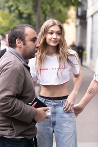 Gigi Hadid - Sayfa 3 46e0bb1033834564