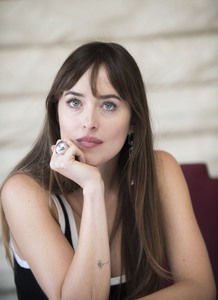 Dakota Johnson 3b6162984182884