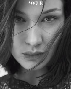 Bella Hadid 9b6671903699704