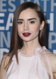 Lily Collins 9f78b0902531684