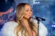 Мэрайя Кэри (Mariah Carey) Performs at the Dick Clark's New Year's Rockin' Eve with Ryan Seacrest (New York, December 31, 2017) E59b77707530293