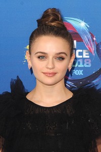 Joey King          Fa5584947265114