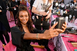 Jasmine Tookes - Sayfa 2 28fcc01027963604