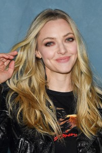 Amanda Seyfried 3d1757989423424