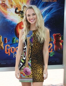 Madison Iseman  E3d460995670304