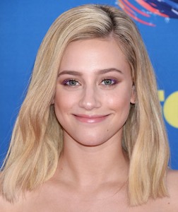 Lili Reinhart  Ac7936947271304