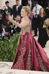 Blake Lively F89837901759324