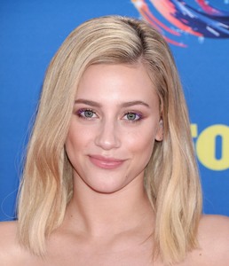 Lili Reinhart  D1d12e947271314