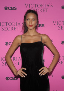 Lais Ribeiro  69cf6c905012244