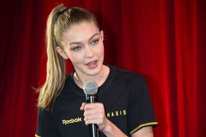 Gigi Hadid - Sayfa 3 Fcde6a1033403084