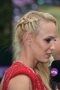 Donna Vekic -Croate 9163e4908165704