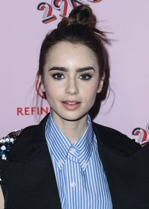 Lily Collins F30c6e902535954