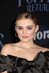 Meg Donnelly 220ebd1049564484