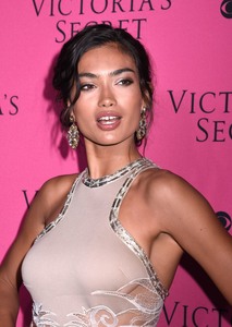 Kelly Gale 96c17f905003374