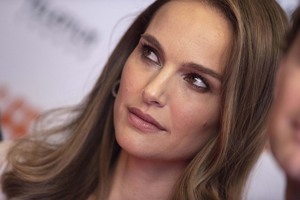 Natalie Portman 825e91971921704