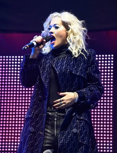 Rita Ora     - Sayfa 3 13b35c1042881974