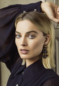 Margot Robbie E018c7980689594