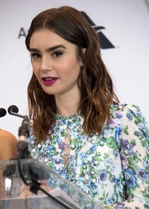 Lily Collins C1d5e2902532734