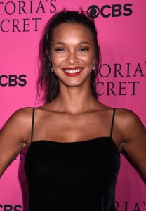 Lais Ribeiro  0d0674905012714