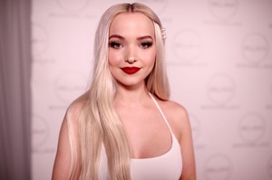 Dove Cameron 827a4d902036244