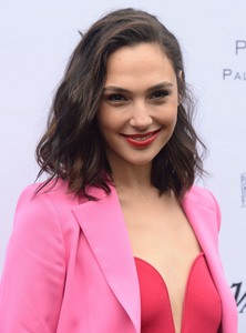 Gal Gadot  5e6ccb902362134