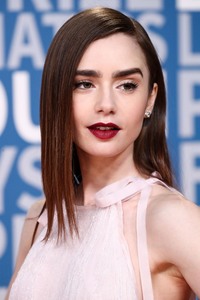 Lily Collins 0ebf50902531564