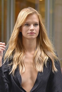 Nadine Leopold 6d68d9954372524