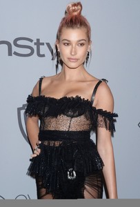 Hailey Baldwin A44802904409974