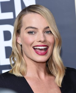 Margot Robbie 61700b902566884