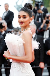 Neelam Gill  2788e0897713144