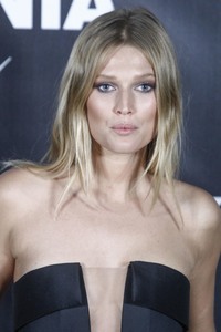 Toni Garrn 10be87906184404