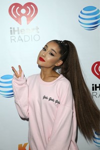 Ariana Grande D14001894618684