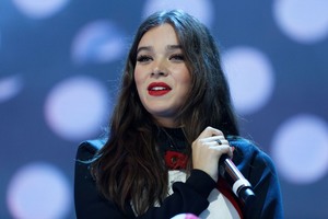 Hailee Steinfeld 3e1866895565774