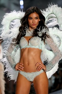 Kelly Gale 7cd7f41026640914