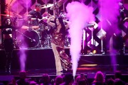Деми Ловато (Demi Lovato) performing at 102.7 KIIS FM's Jingle Ball in Los Angeles, 01.12.2017 (77xHQ) 8724da677473953