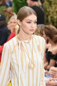 Gigi Hadid - Sayfa 2 C027eb972497954