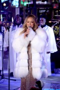 Мэрайя Кэри (Mariah Carey) Performs at the Dick Clark's New Year's Rockin' Eve with Ryan Seacrest (New York, December 31, 2017) 8b0bed707529623
