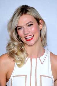 Karlie Kloss 97d2c5904969774