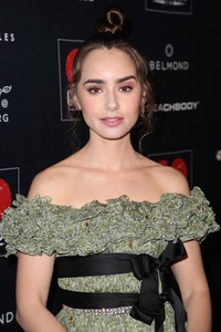 Lily Collins F3b35c1007552904