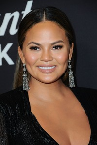 Chrissy Teigen B13177904356614